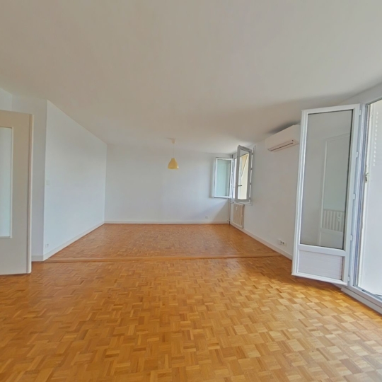  LOGI-C : Appartement | CALUIRE-ET-CUIRE (69300) | 58 m2 | 895 € 