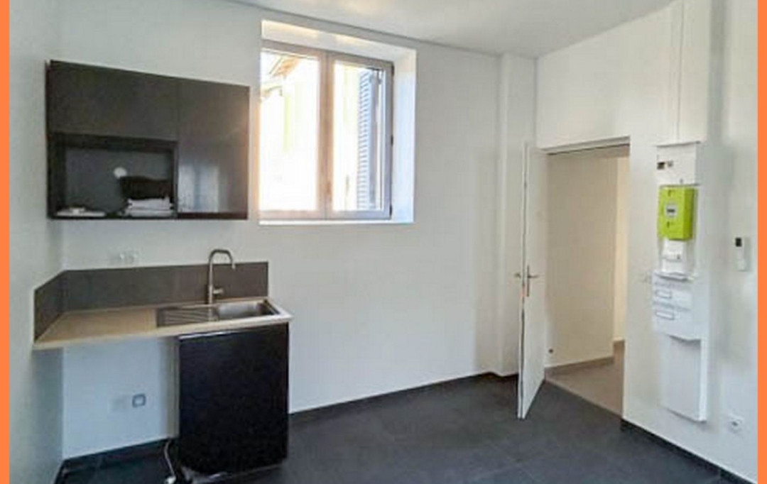 LOGI-C : Local / Bureau | MONTLUEL (01120) | 30 m2 | 105 000 € 